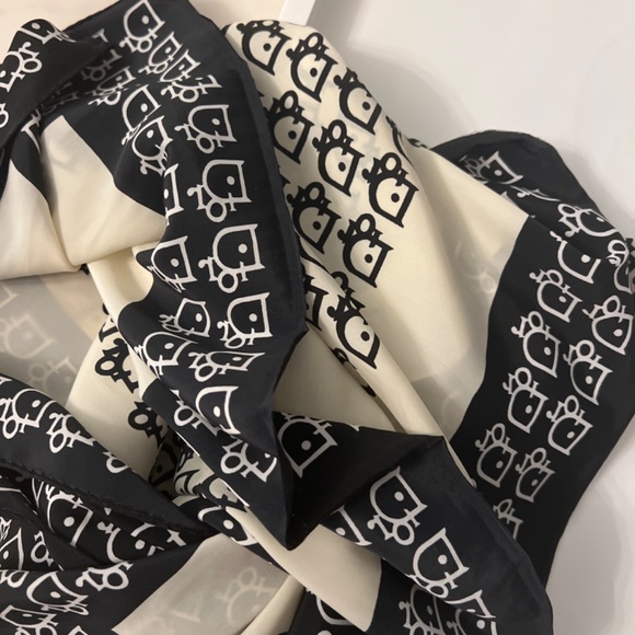 Silk Christian Dior scarf. - Picture 6 of 6
